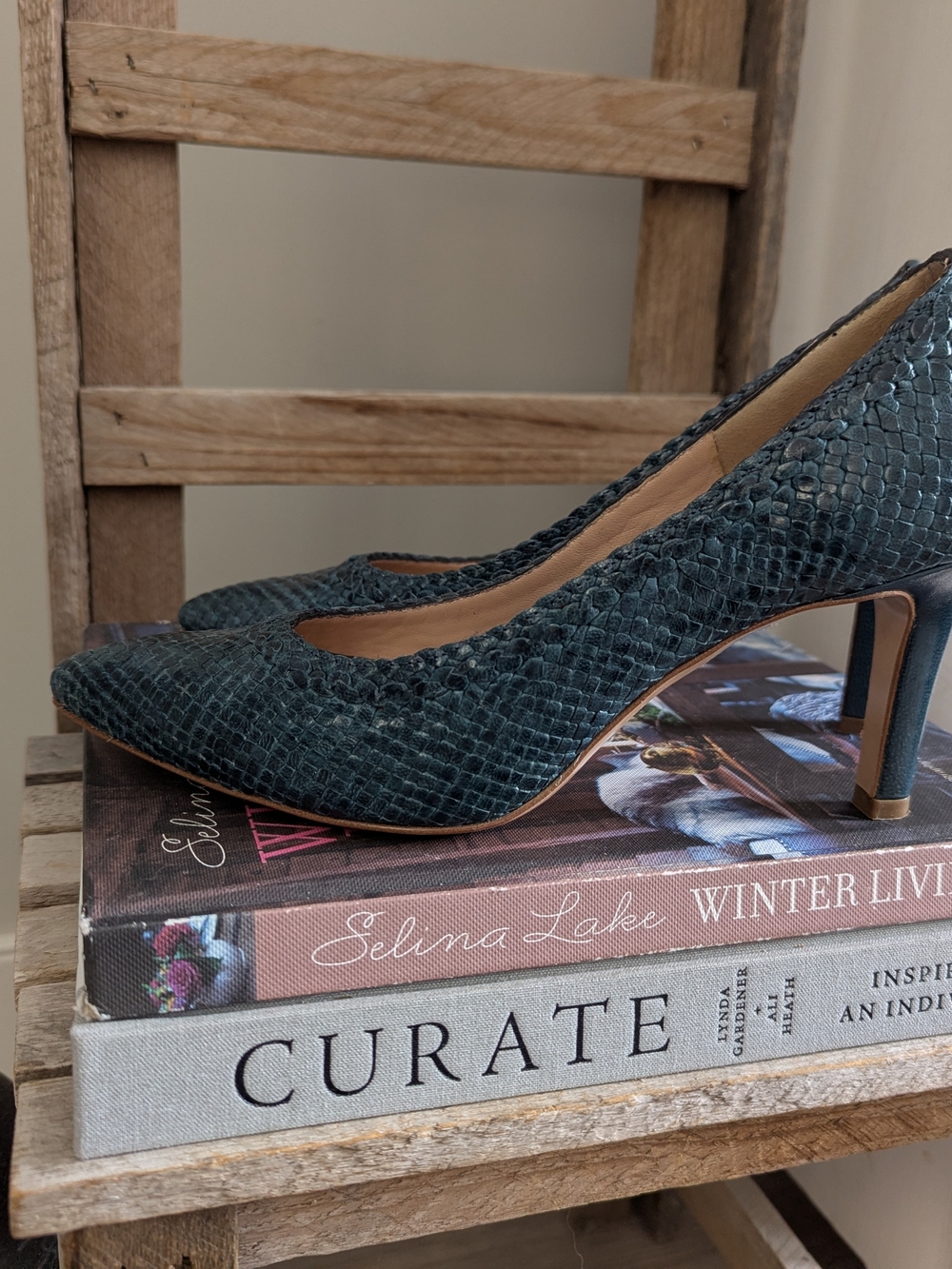Italian Snake-Embossed Pointed Toe Leather Pumps - Picture 5 of 12